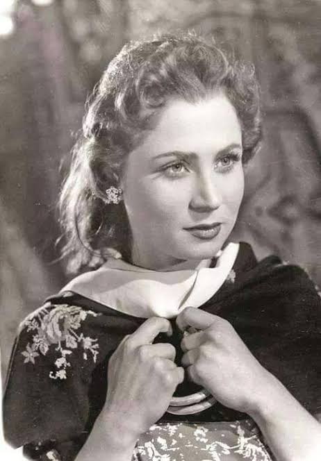 الفنانة زهرة العلا