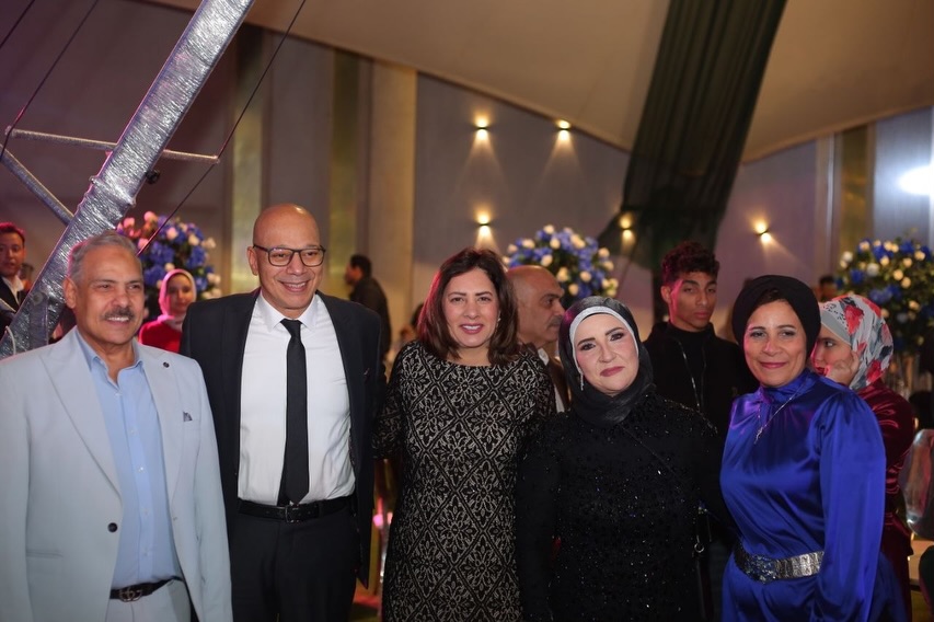 محمد رضوان بصحبة نجوم الفن من حفل خطوبة ابنته ريم