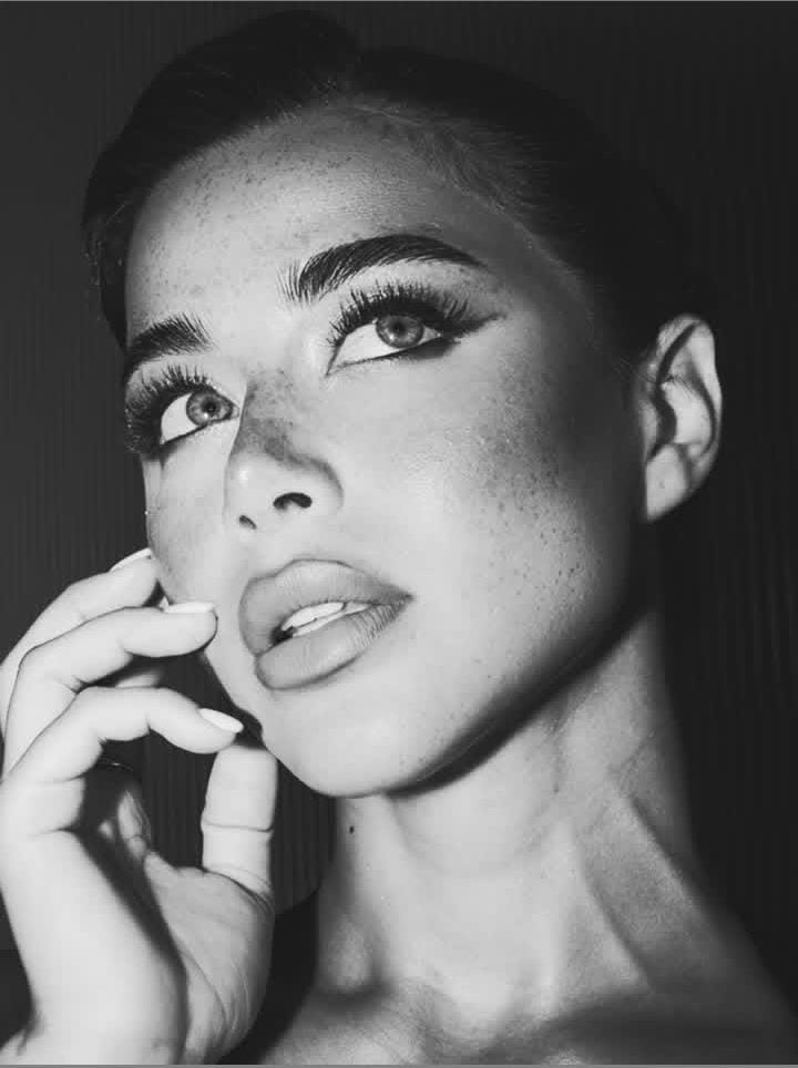 يارا السكري تخطف الأنظار بإطلالة سوداء أنيقة