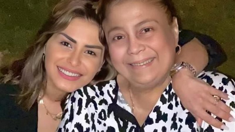 منة فضالي ووالدتها