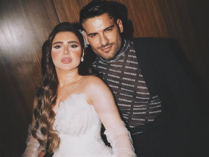مسلم وزوجته