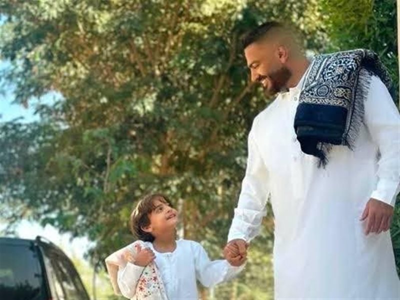 آدم ووالده الفنان
