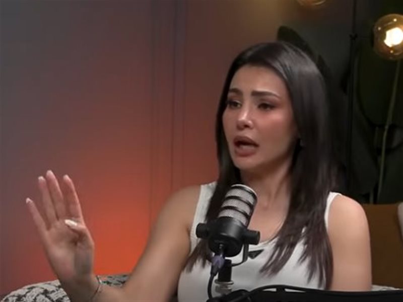 الفنانة دينا فؤاد