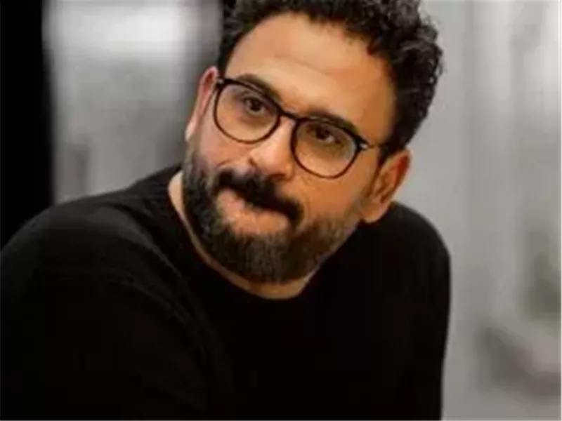 أكرم حسني