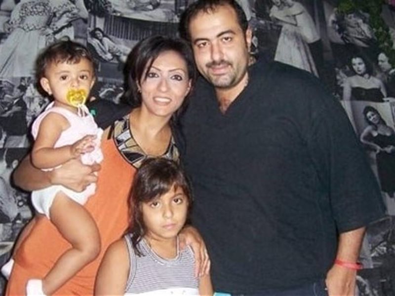 سامح عبد العزيز وأسرته