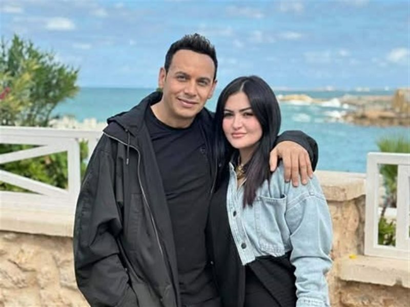 مصطفى قمر وزوجته