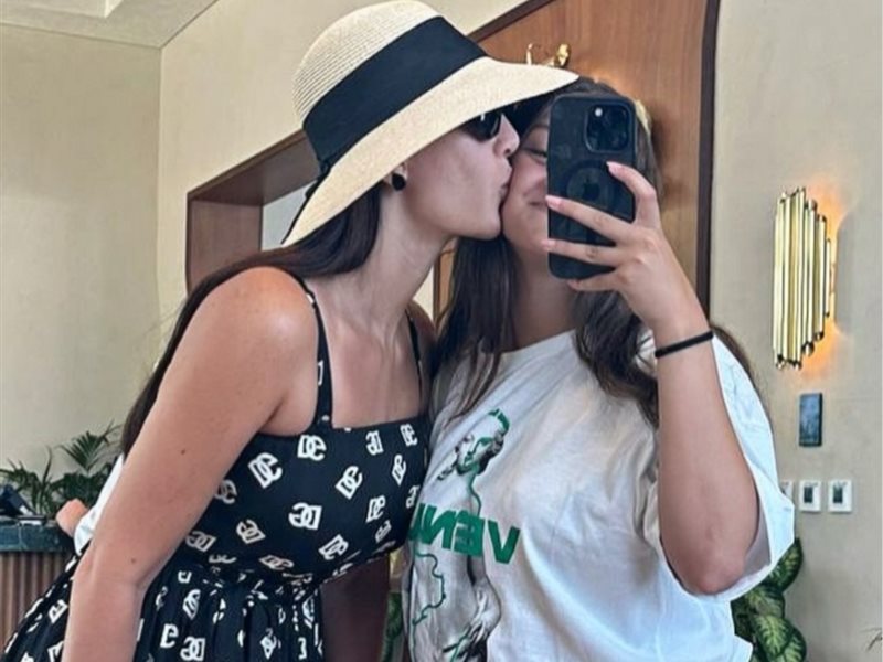 رضوى الشربيني وابنتها تيا