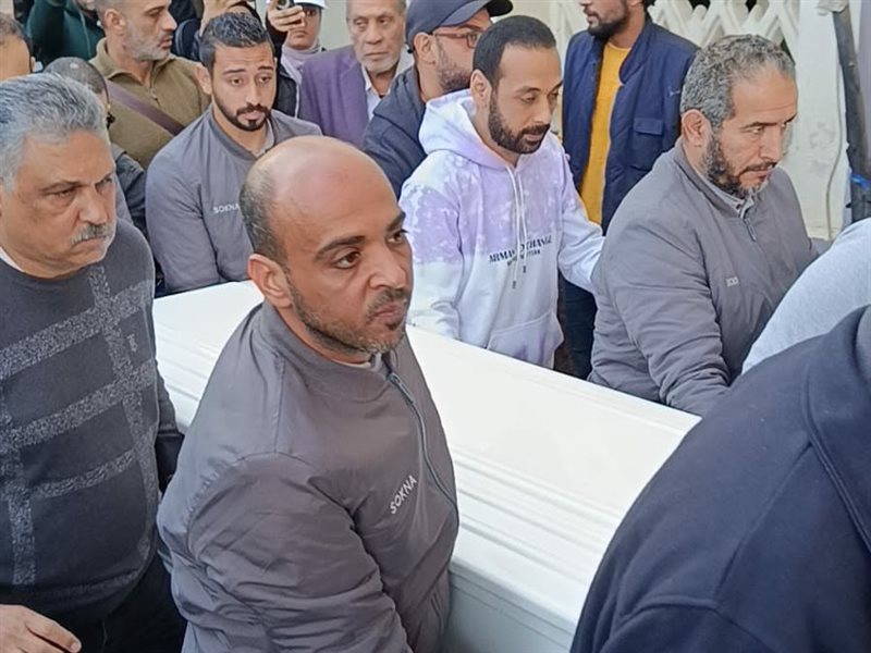 وصول جثمان سمية الألفي لمسجد مصطفى محمود لأداء صلاة الجنازة