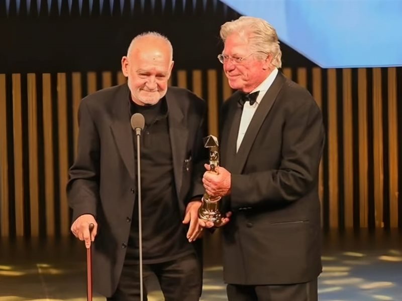   حسين فهمي ناعيا الأسطورة بيلا تار: كان صاحب مدرسة خاصة.. والقاهرة منحه التقدير الذي يستحقه