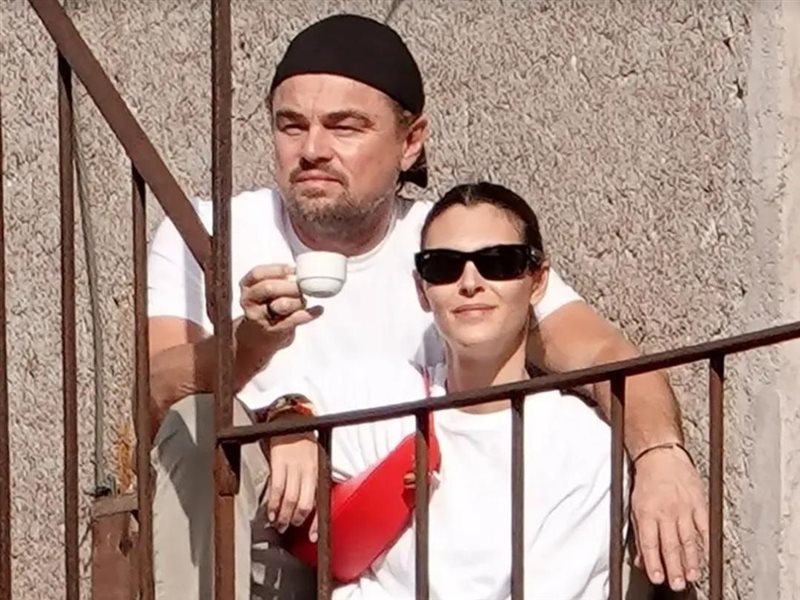 ليوناردو دي كابريو وعارضه الازياء فيتوريا سيريتي