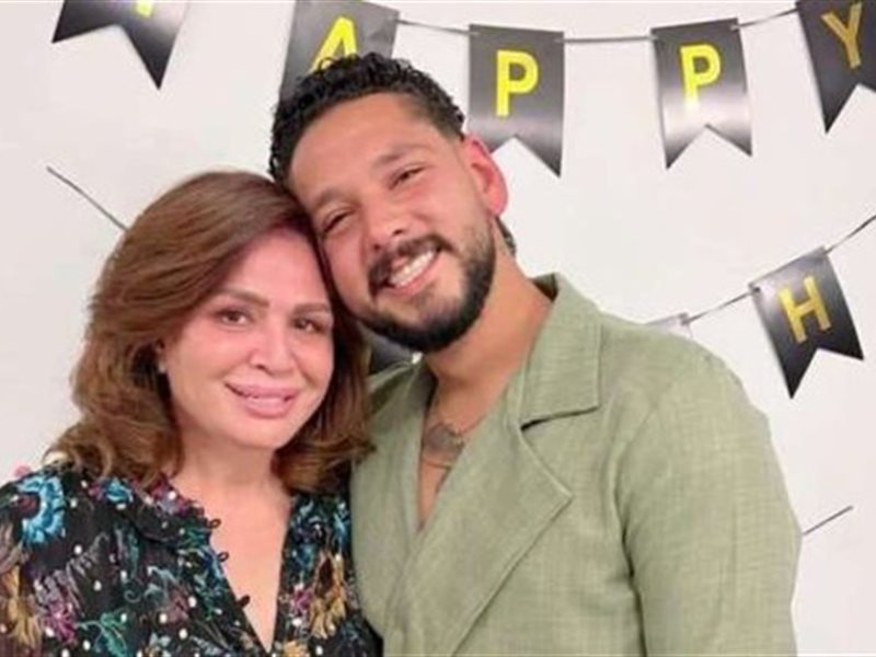 إلهام شاهين وابن شقيقها محمود 