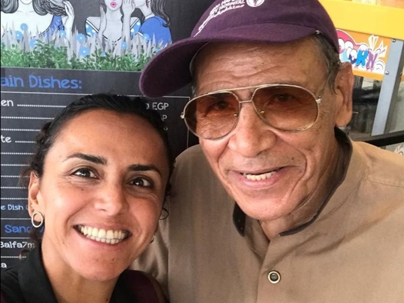 علا رشدي رفقة والدها الراحل