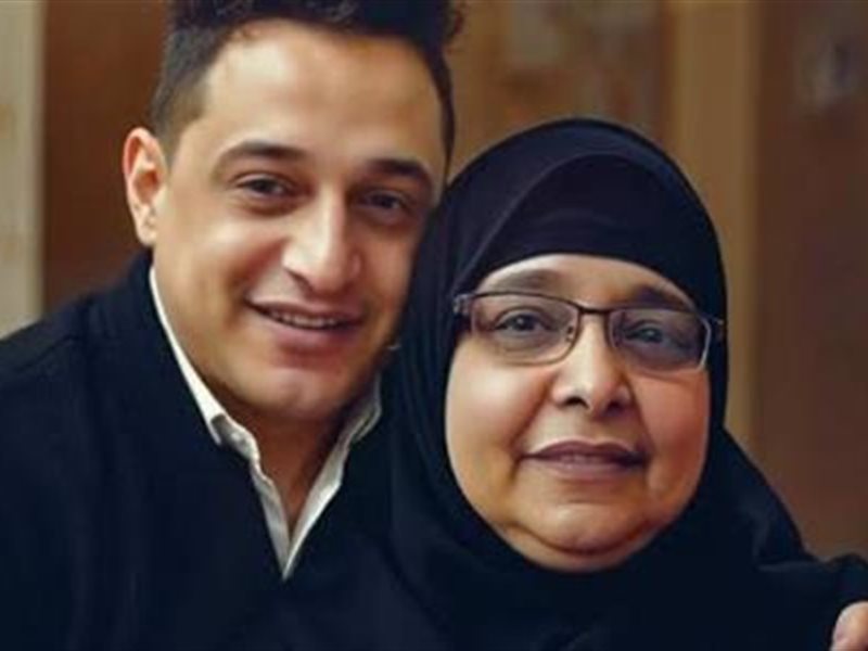 رضا البحراوي ووالدته 