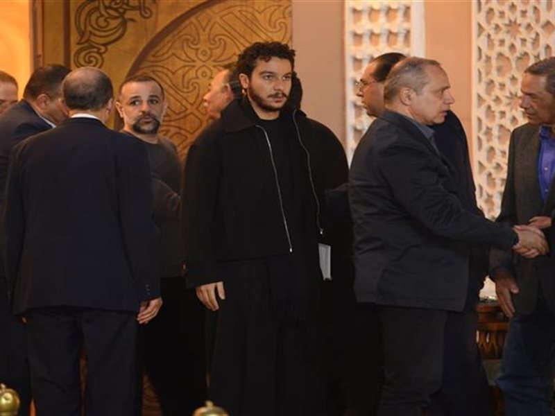 نور النبوي في عزاء والد الفنانة علا رشدي