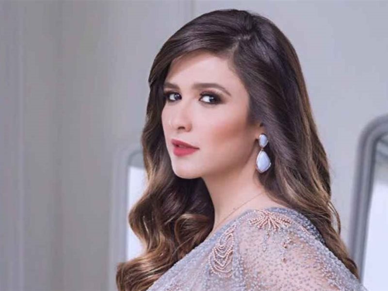 ياسمين عبد العزيز 