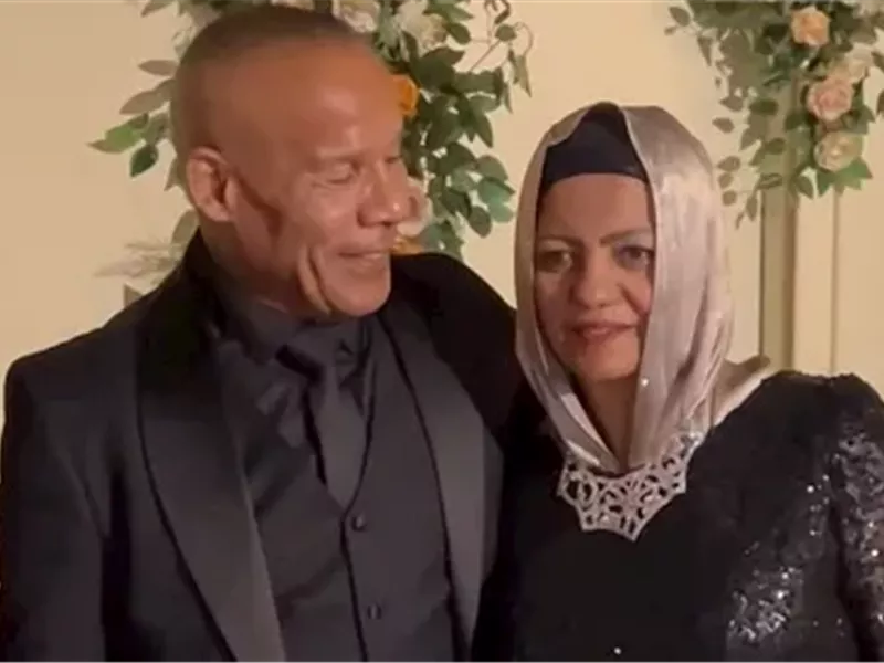 الشحات مبروك وزوجته الراحلة 