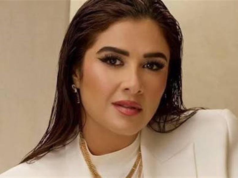 ياسمين عبد العزيز 