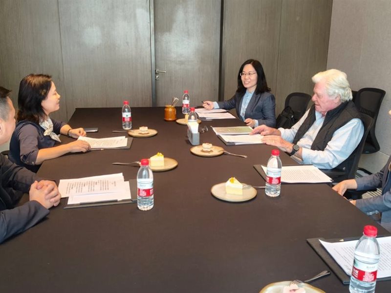 حسين فهمي  وفد من القيادات السينمائية والتنفيذية الصينية