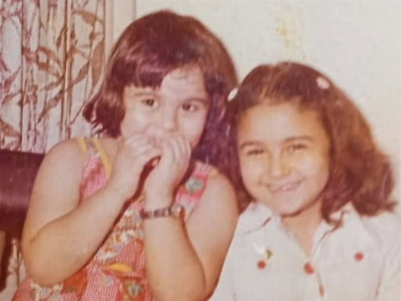 لقاء الخميسي وشقيقتهاء