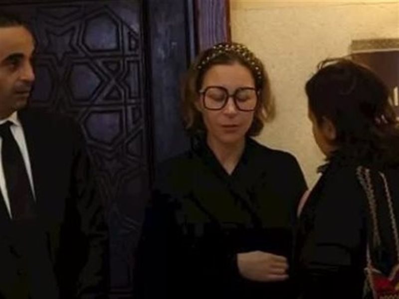 منة شلبي من عزاء والدها