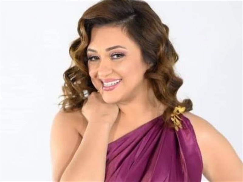 هجوم أسد على مروة عبد المنعم أثناء تصويرها برنامج تلفزيوني جديد ونقلها للمستشفي