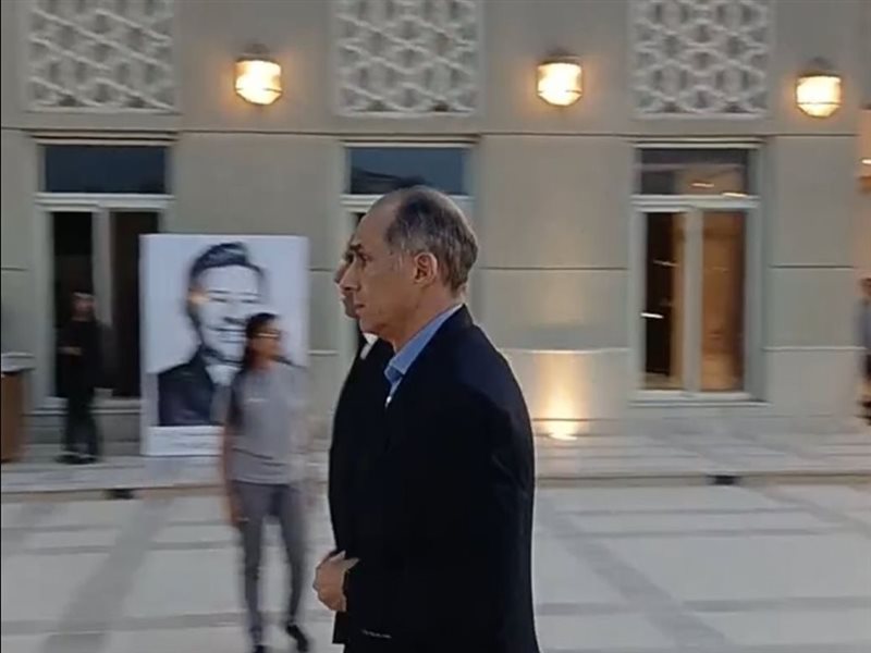 جمال مبارك يقدم واجب العزاء في رحيل الفنان هاني شاكر 