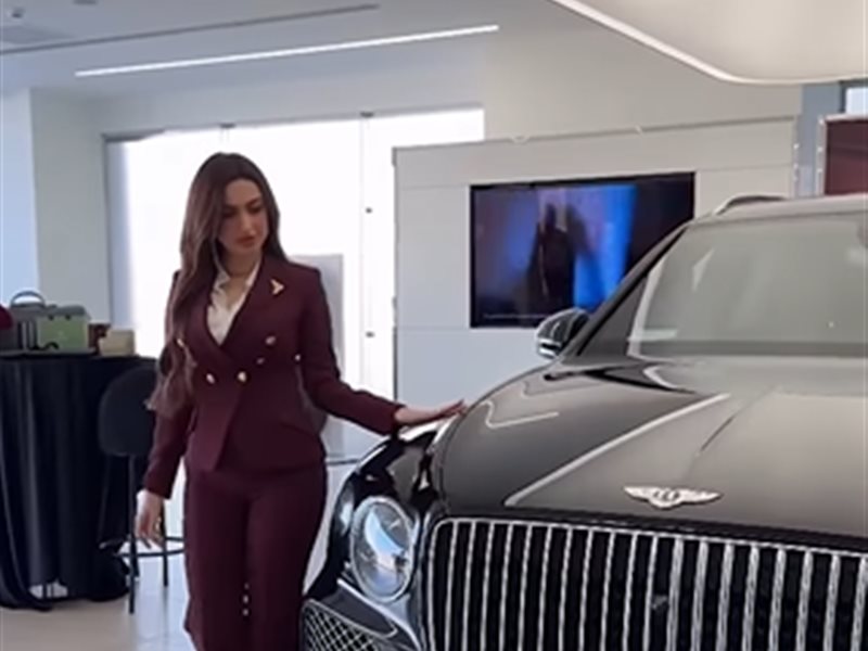 ياسمين عز