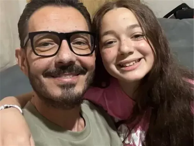 كبرت وبقت عروسة..  منى زاهر تخطف الأنظار في مهرجان ترند أووردز