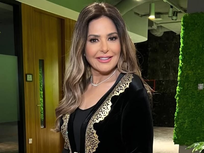 الفنانة صابرين