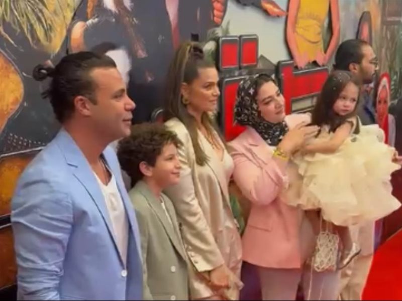 محمد إمام وأبناءه 