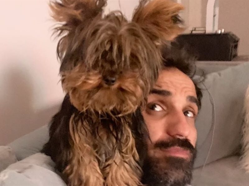 أحمد فهمي وكلبته