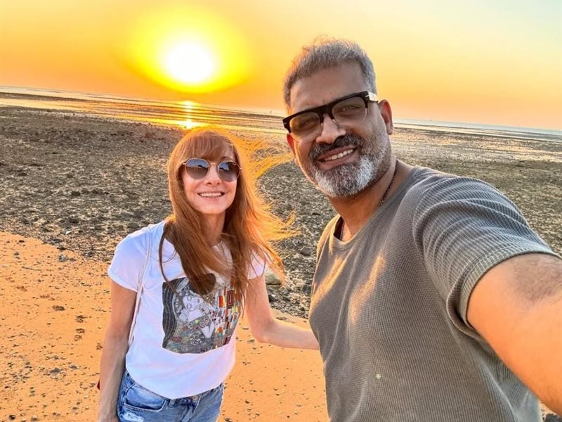 هاني عادل وزوجته