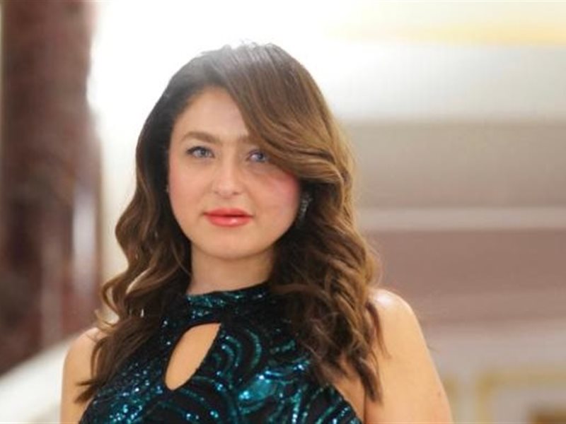 الفنانة التشكيلية نشوي عمران 